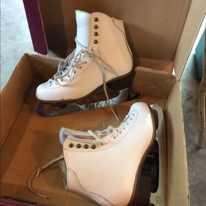 Size 5 B Jackson ladies figure skates